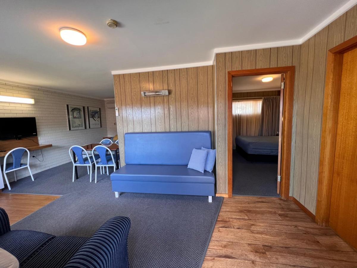 Sturt Motel Balranald Bagian luar foto