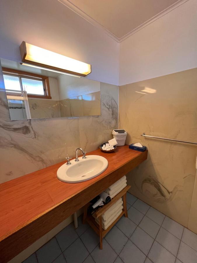 Sturt Motel Balranald Bagian luar foto
